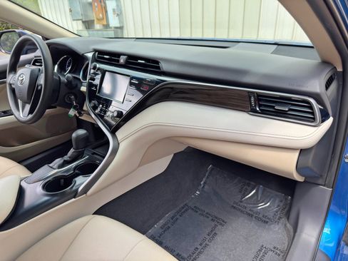 Used 2019 Toyota Camry LE FWD image 13