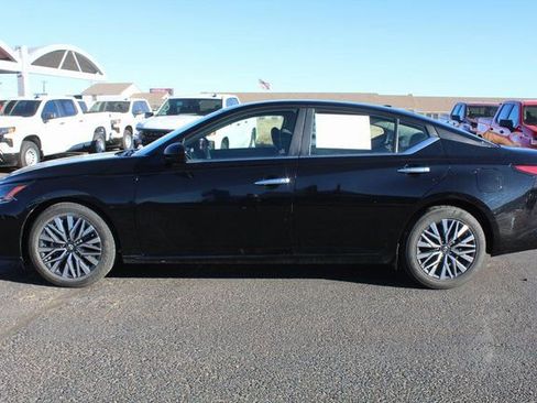 Used 2023 Nissan Altima 2.5 SV image 7