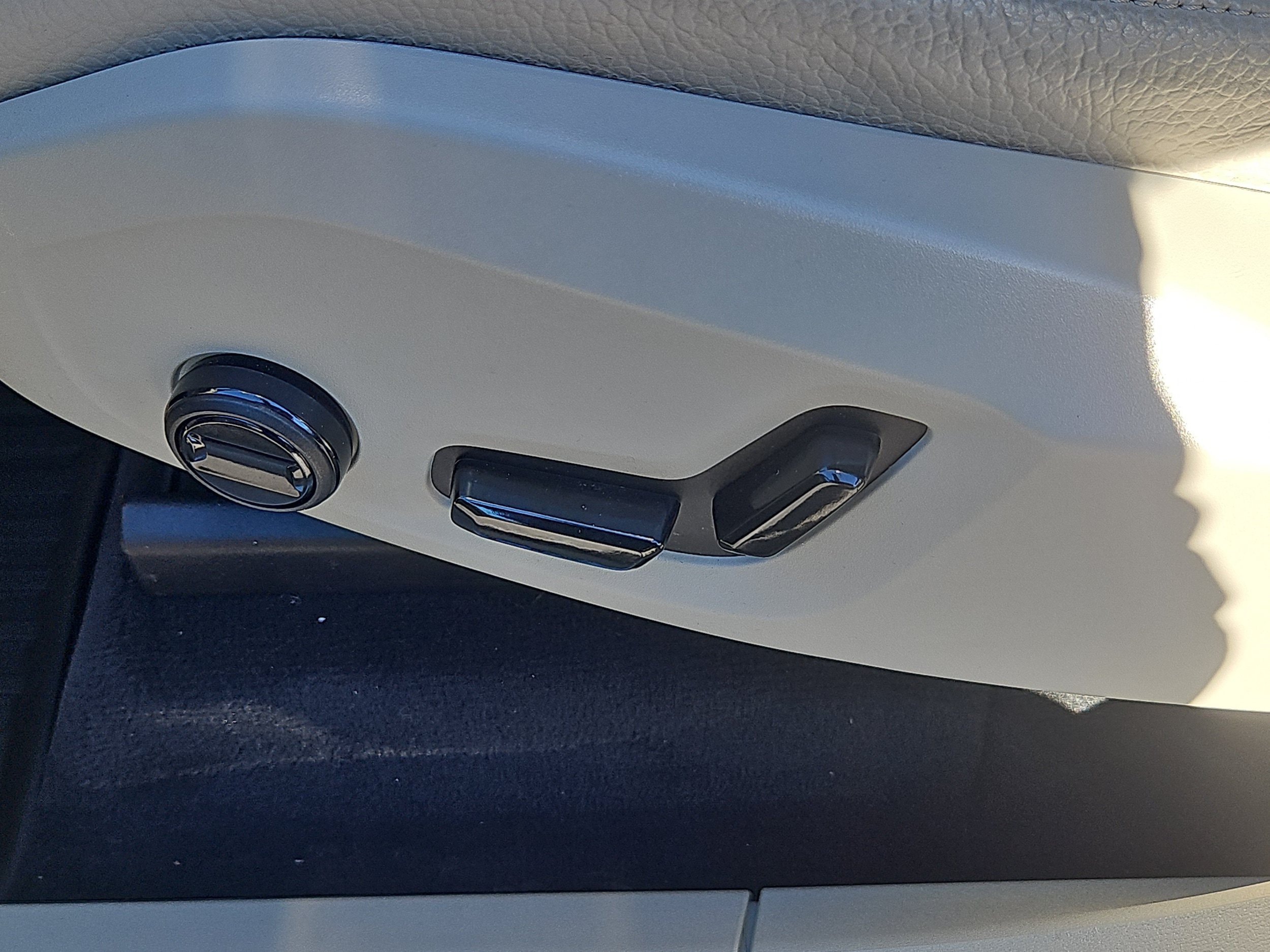 Used 2024 Volvo XC90 T8 Plus w/ Protection Package Premier AWD/4WD image 16