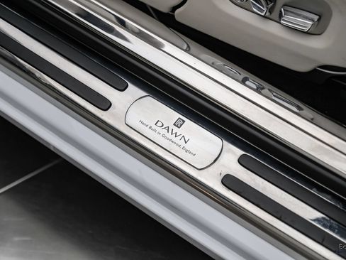 Used 2017 Rolls-Royce Dawn RWD image 50
