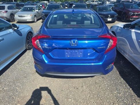 Used 2018 Honda Civic Touring image 3