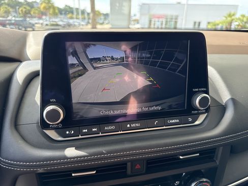 Used 2023 Nissan Rogue S AWD/4WD image 25