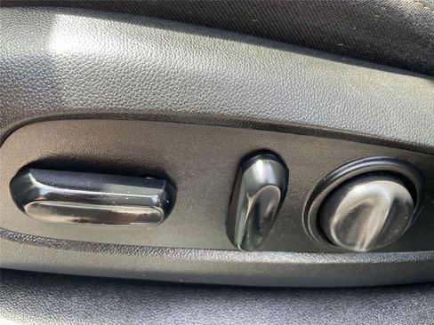 Used 2019 Chevrolet Equinox LT AWD/4WD image 13
