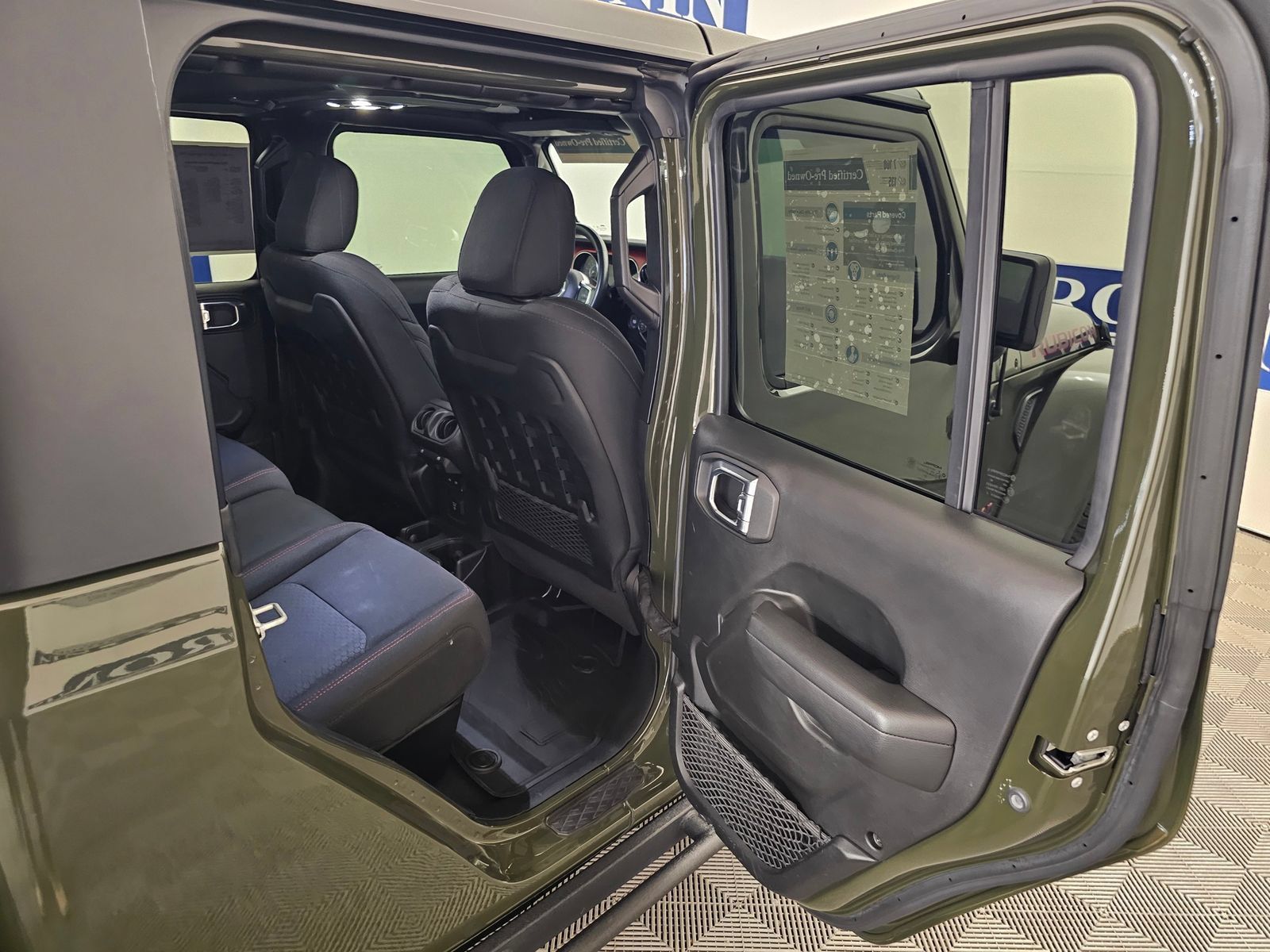 Used 2022 Jeep Gladiator Rubicon w/ Trailer Tow Package AWD/4WD image 28