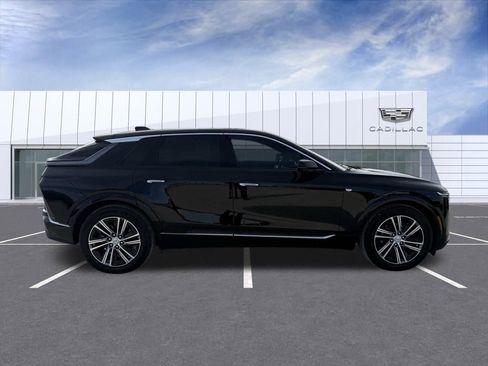 Certified 2025 Cadillac Lyriq Luxury image 2