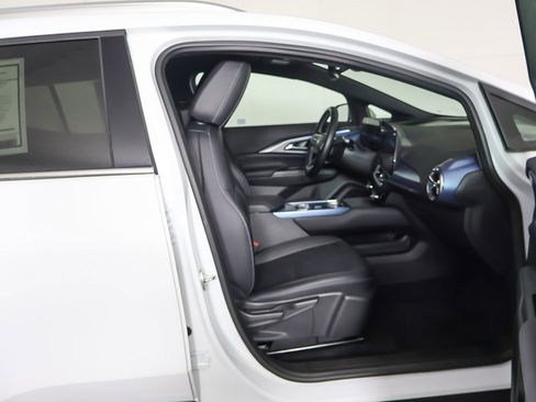 Used 2024 Chevrolet Equinox EV LT image 29