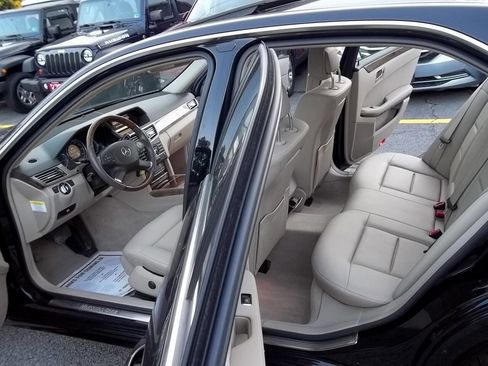 Used 2011 Mercedes-Benz E 350 4MATIC Sedan image 6