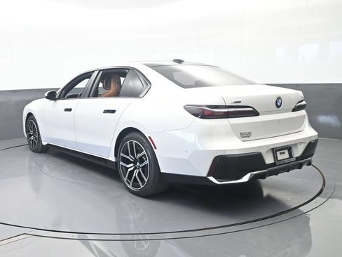 Used 2025 BMW 740i xDrive AWD/4WD image 4