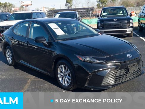 Used 2025 Toyota Camry LE image 4