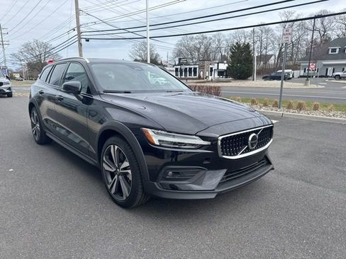 Certified 2025 Volvo V60 B5 Cross Country Plus AWD/4WD image 6
