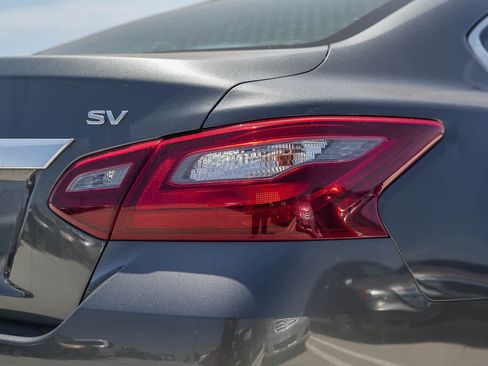 Used 2018 Nissan Altima 2.5 SV FWD image 10