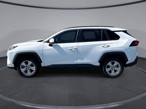 Used 2021 Toyota RAV4 XLE w/ Convenience Package FWD image 5