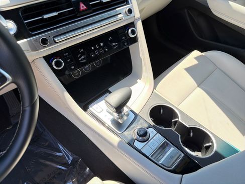 Used 2024 Genesis G70 2.5T image 18