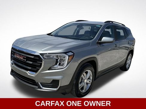 Used 2024 GMC Terrain SLE w/ Driver Convenience Package image 2