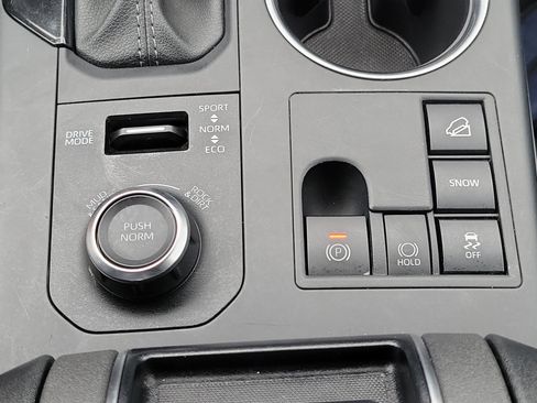 Used 2025 Toyota Highlander XSE AWD/4WD image 40