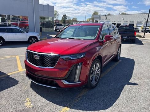 Used 2022 Cadillac XT6 Premium Luxury image 3