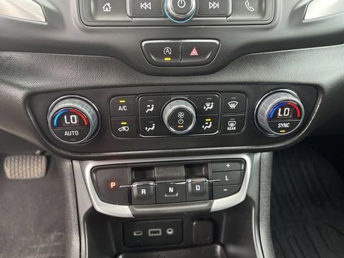 Used 2023 GMC Terrain SLE w/ Driver Convenience Package FWD image 18