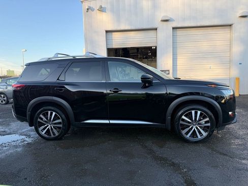 Used 2023 Nissan Pathfinder Platinum w/ Black Appearance Package image 8