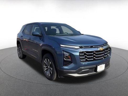 Used 2025 Chevrolet Equinox LT image 3