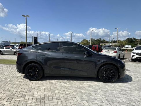 Used 2024 Tesla Model Y Long Range AWD/4WD image 6