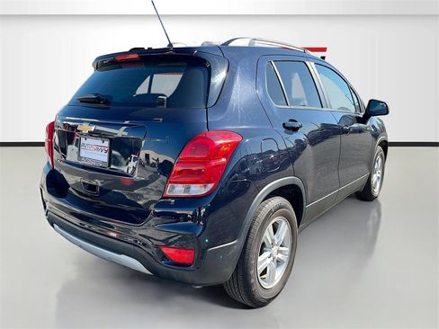 Used 2022 Chevrolet Trax LT w/ LT Convenience Package image 7