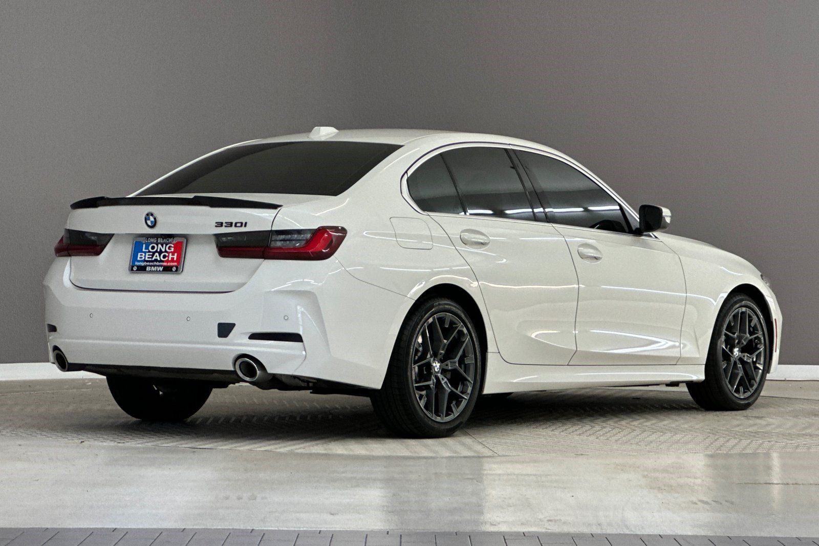 Used 2025 BMW 330i Sedan w/ Convenience Package RWD image 8
