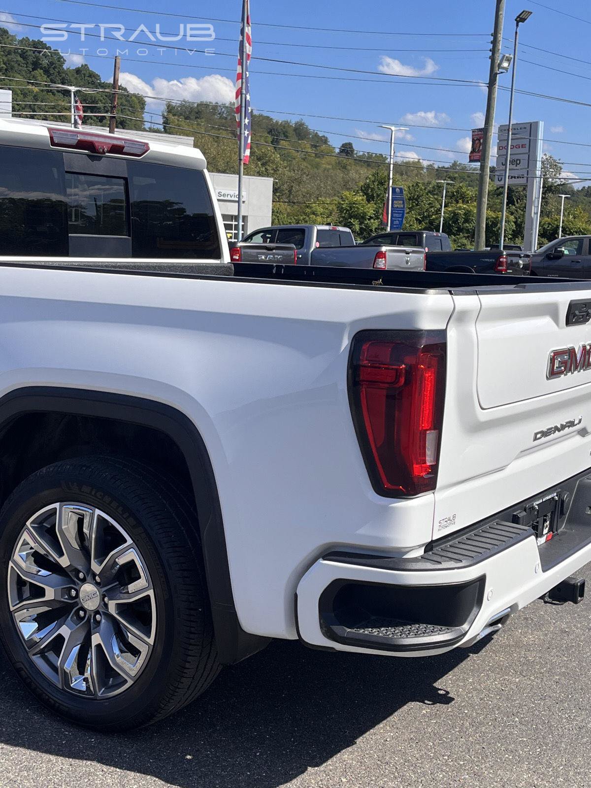 Used 2023 GMC Sierra 1500 Denali w/ Denali Reserve Package AWD/4WD image 8