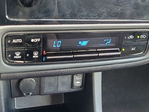 Used 2019 Toyota Corolla LE FWD image 22
