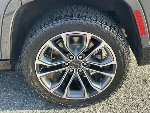 Used 2022 Jeep Grand Wagoneer Series III image 25