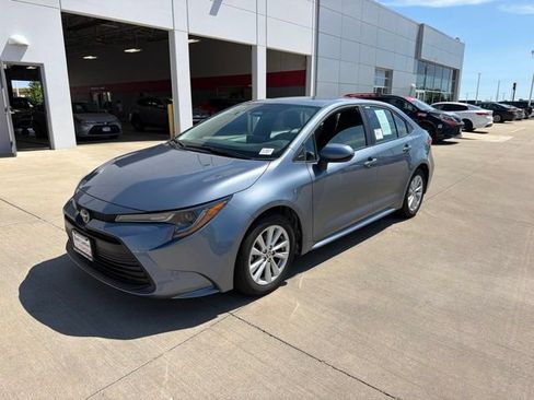 Used 2026 Toyota Corolla LE w/ LE Premium Package FWD image 3