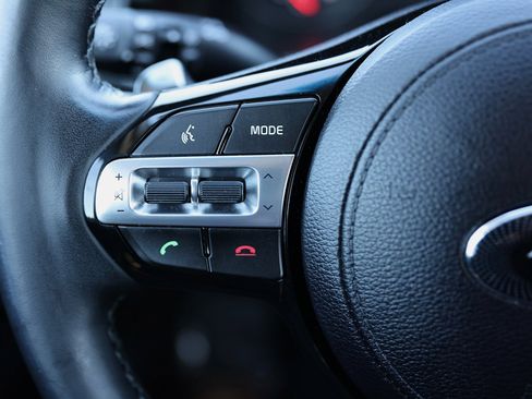 Used 2018 Kia Cadenza Limited w/ Paint Protection Package image 35