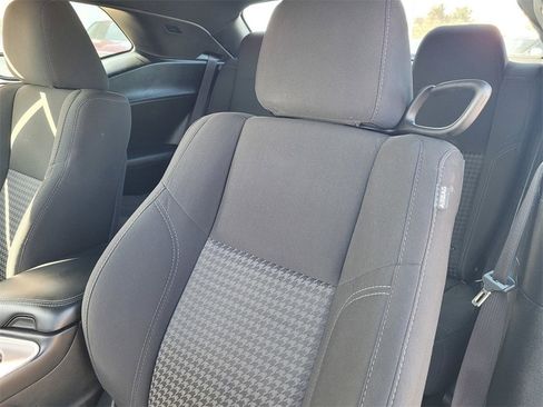 Used 2022 Dodge Challenger SXT image 11