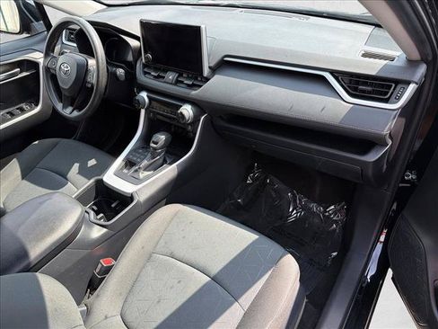 Used 2025 Toyota RAV4 XLE AWD/4WD image 25