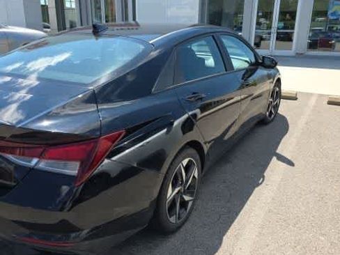 Used 2023 Hyundai Elantra SEL w/ Convenience Package FWD image 9