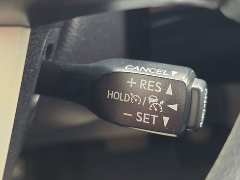 Used 2017 Toyota Prius Two w/ Carpet Mat Package FWD image 27