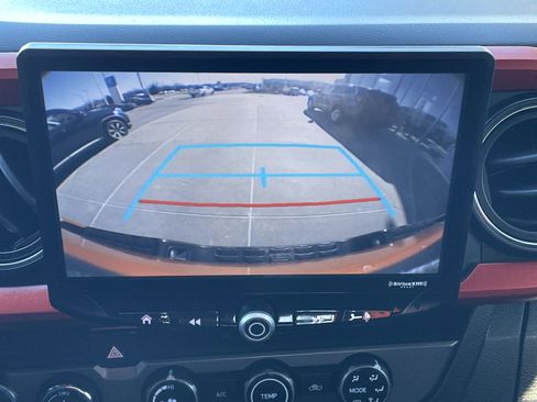 Used 2018 Toyota Tacoma TRD Sport image 16