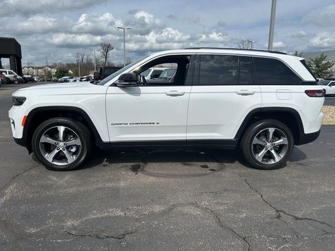 Certified 2023 Jeep Grand Cherokee Limited w/ Trailer Tow Prep Group (B) AWD/4WD image 4