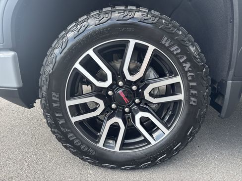 Certified 2024 GMC Sierra 1500 AT4 w/ Technology Package AWD/4WD image 19