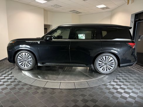 Used 2025 INFINITI QX80 Sensory AWD/4WD image 4