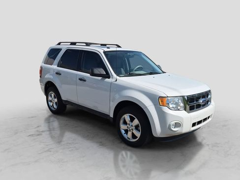 Used 2011 Ford Escape XLT w/ 202A Rapid Spec Order Code FWD image 2
