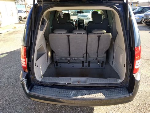 Used 2008 Chrysler Town & Country Touring image 10