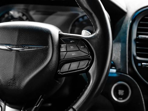 Used 2018 Chrysler 300 S AWD/4WD image 17