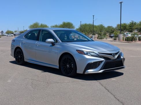 Used 2024 Toyota Camry XSE FWD image 9