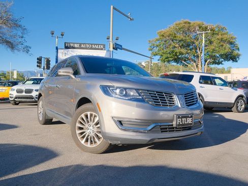 Used 2016 Lincoln MKX Select w/ Select Plus Package FWD image 3
