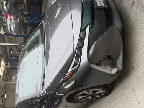 Used 2017 Toyota Prius Prime Premium image 4