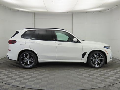 New 2026 BMW X5 xDrive40i w/ M Sport Package image 4