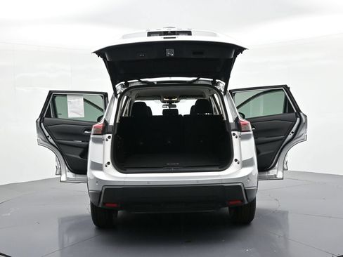 Used 2024 Nissan Rogue SV FWD image 25