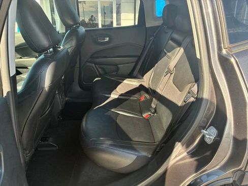 Used 2019 Jeep Compass Latitude FWD image 16