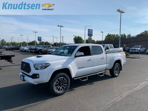 Used 2021 Toyota Tacoma TRD Sport w/ Technology Package AWD/4WD image 3