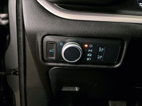 Used 2022 Ford Explorer XLT image 32